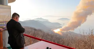 উচ্চ ক্ষমতাসম্পন্ন রকেট ইঞ্জিন পরীক্ষা তদারকি করলেন কিম জং উন